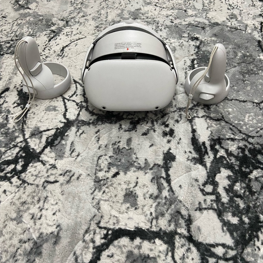 Oculus Quest 2 - Picture 2 of 4